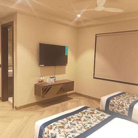 Hotel Cullinan By Qotel Janakpuri Delhi  Exterior foto