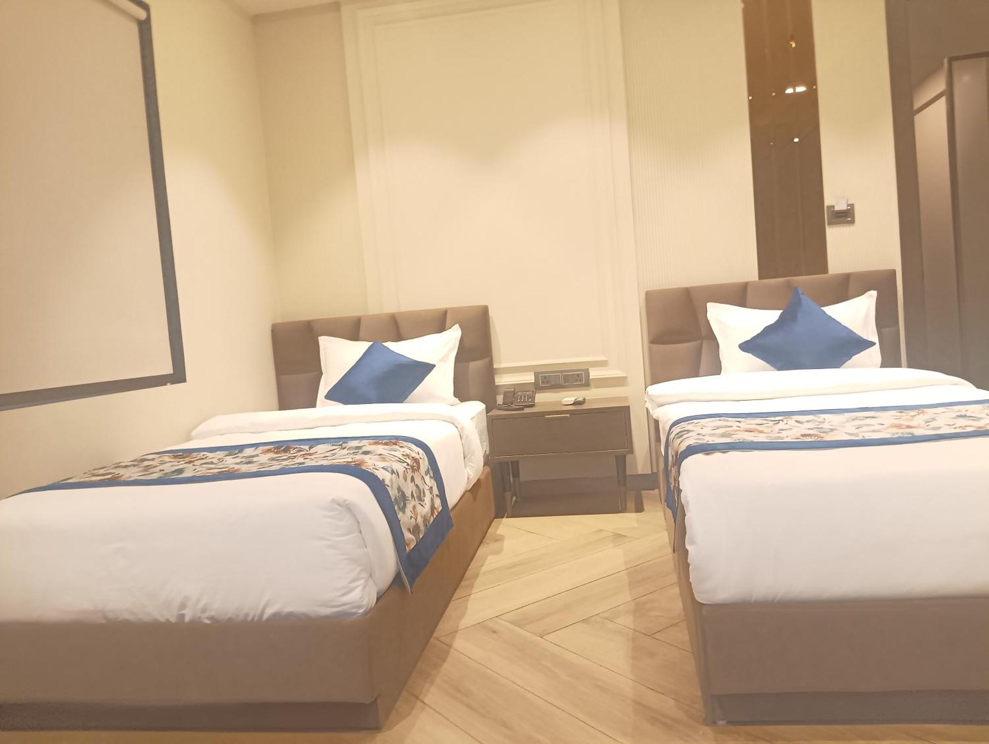Hotel Cullinan By Qotel Janakpuri Delhi  Exterior foto