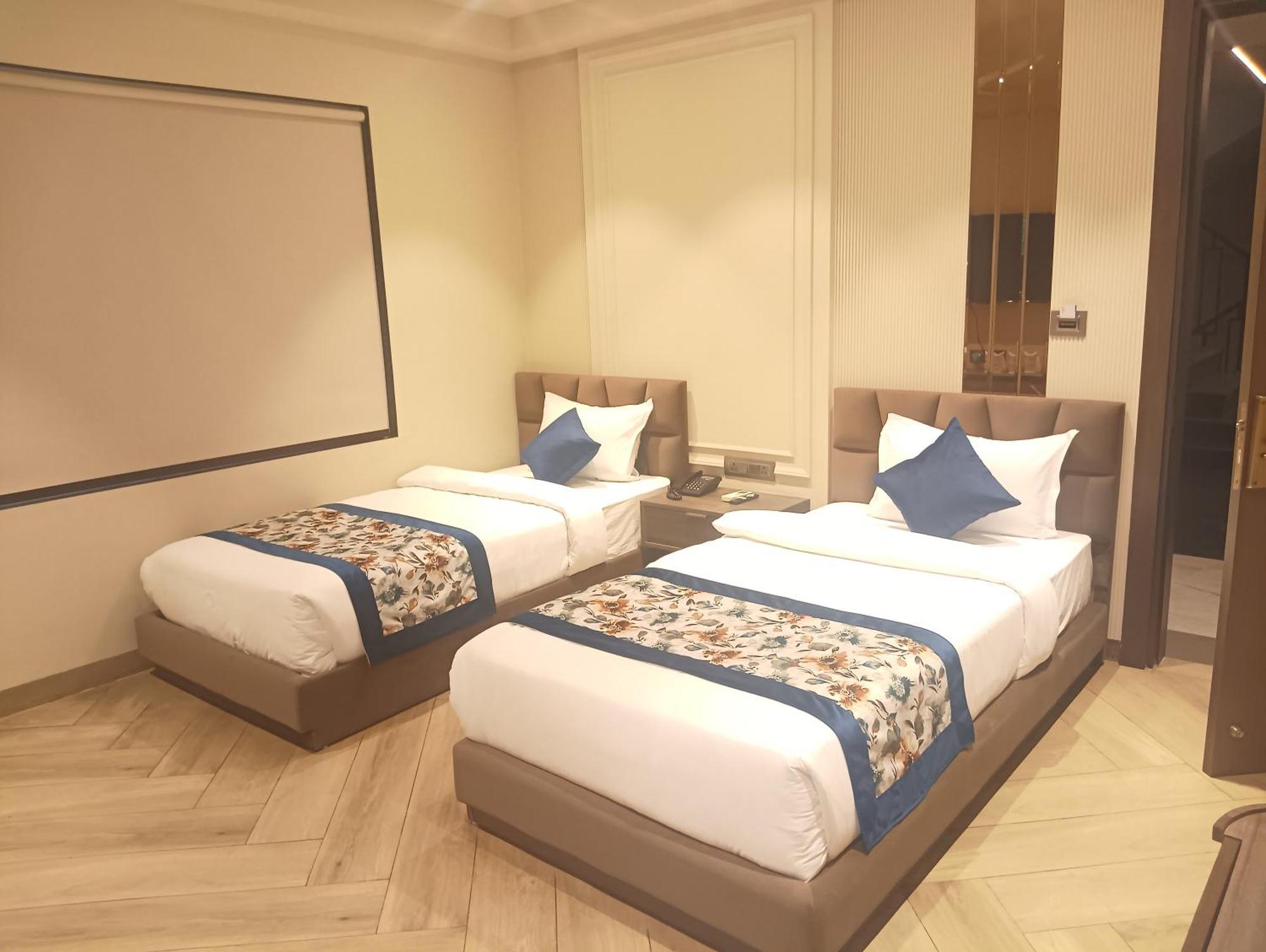 Hotel Cullinan By Qotel Janakpuri Delhi  Exterior foto