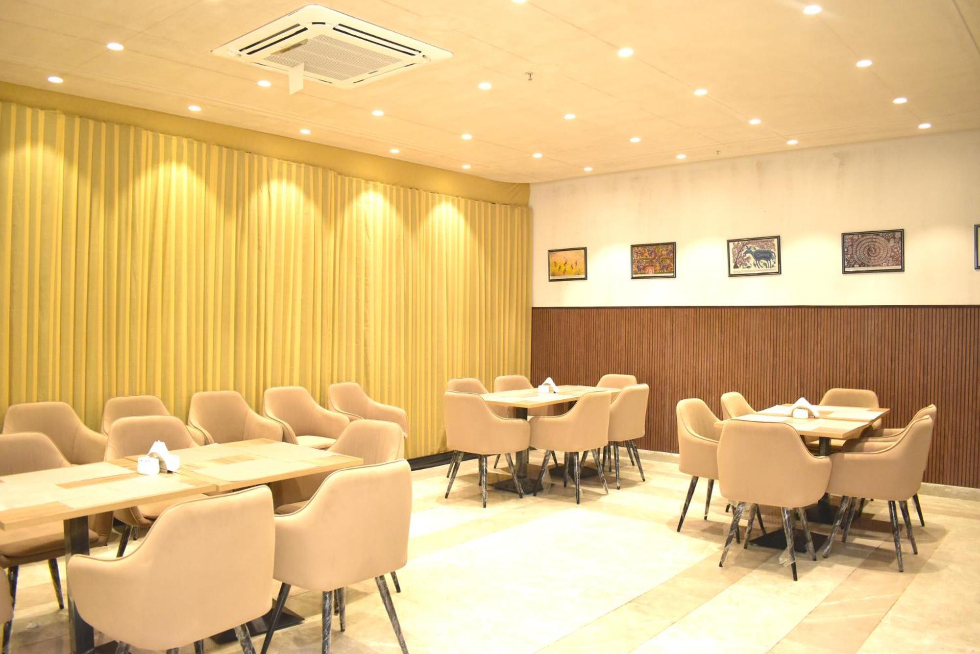 Hotel Cullinan By Qotel Janakpuri Delhi  Exterior foto