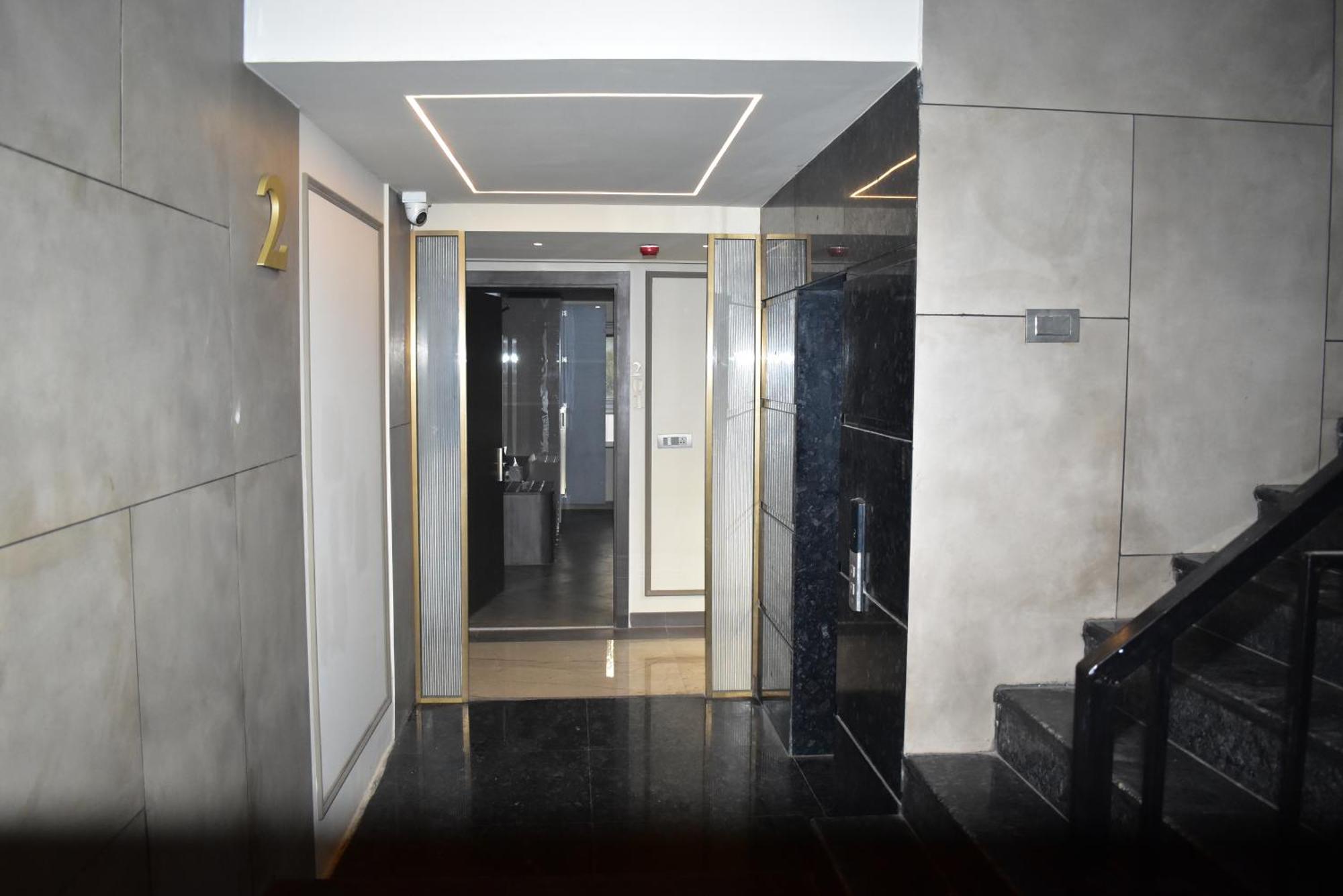 Hotel Cullinan By Qotel Janakpuri Delhi  Exterior foto
