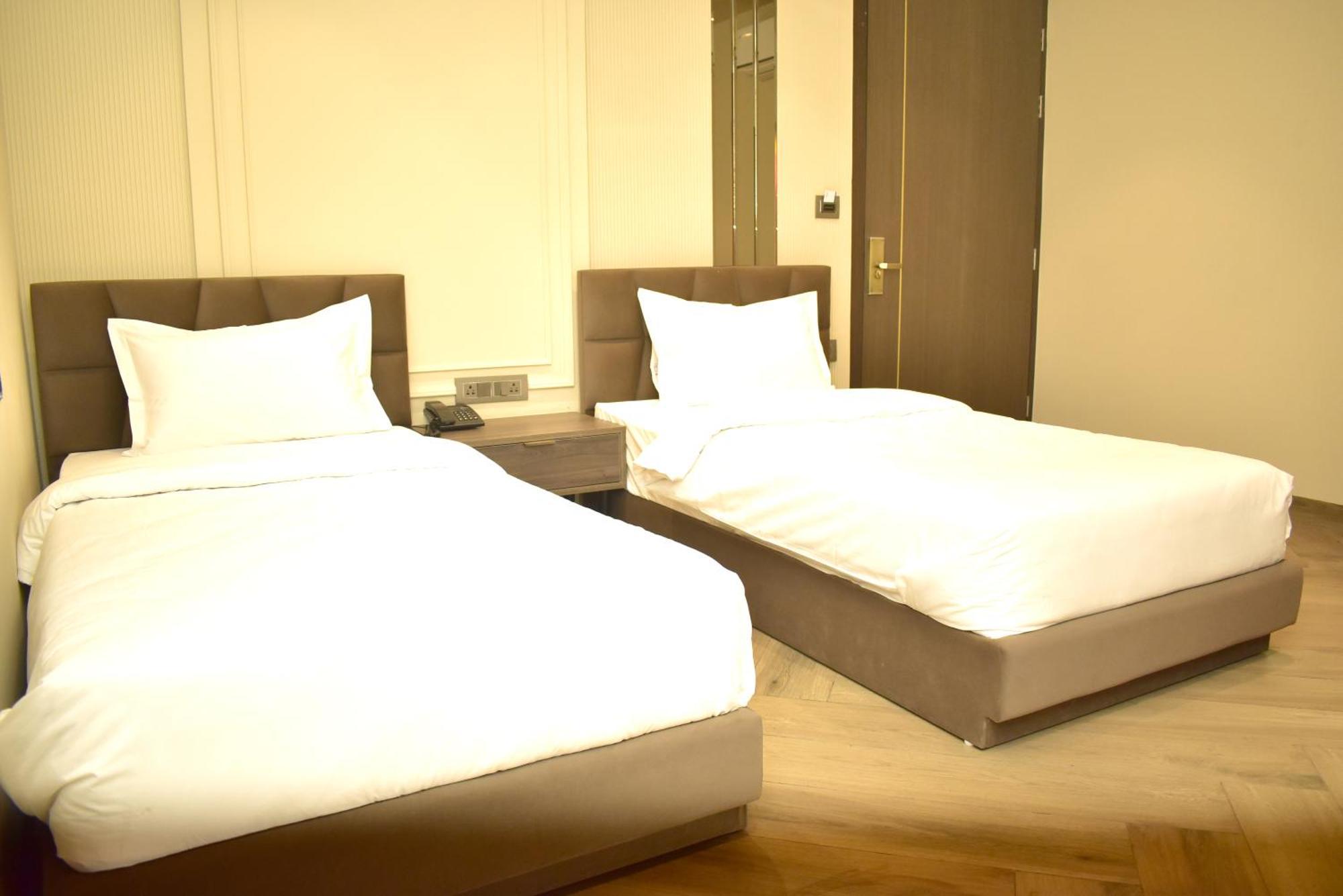 Hotel Cullinan By Qotel Janakpuri Delhi  Exterior foto